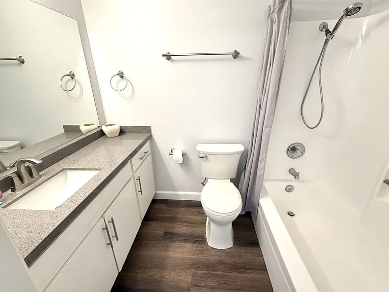 8034 Linda Vista Rd #2V — Photo 9