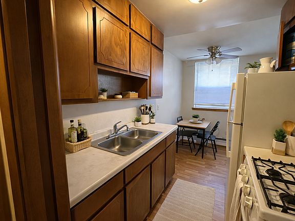 3rd image of 1910 Colfax Ave S #1