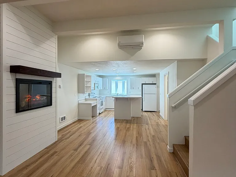 1050 NE Butler Market Rd #20 — Photo 7