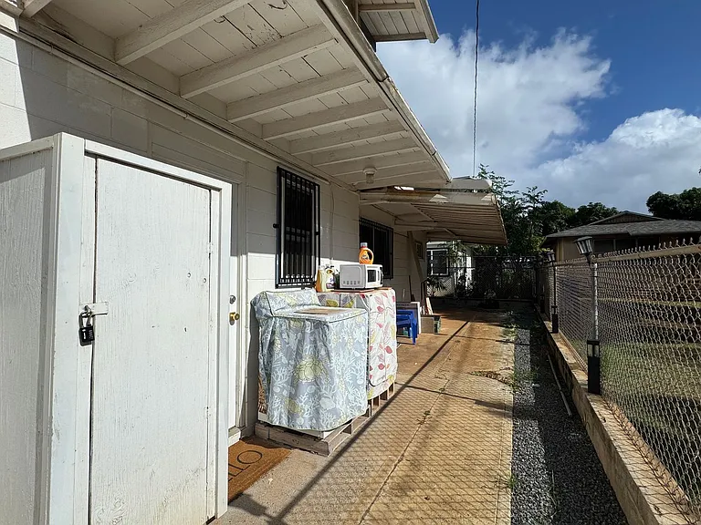 2326 Rose St — Photo 3