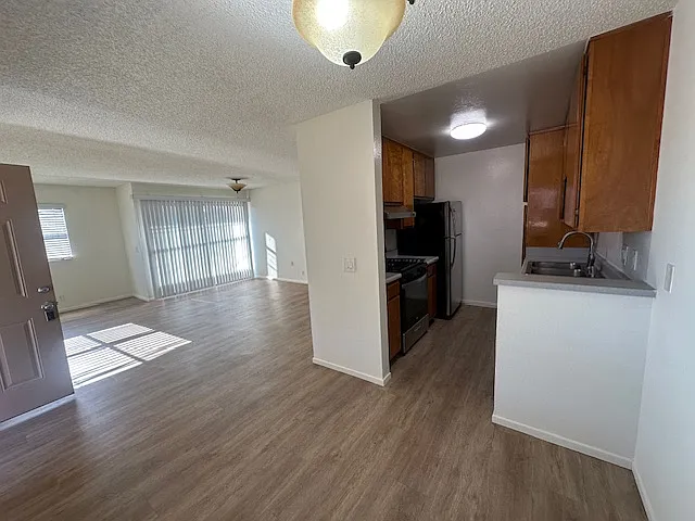 Building Photo - 1061 Raymond Ave #204