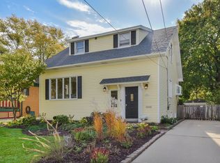 343 Phillips Ave, Glen Ellyn, IL 60137