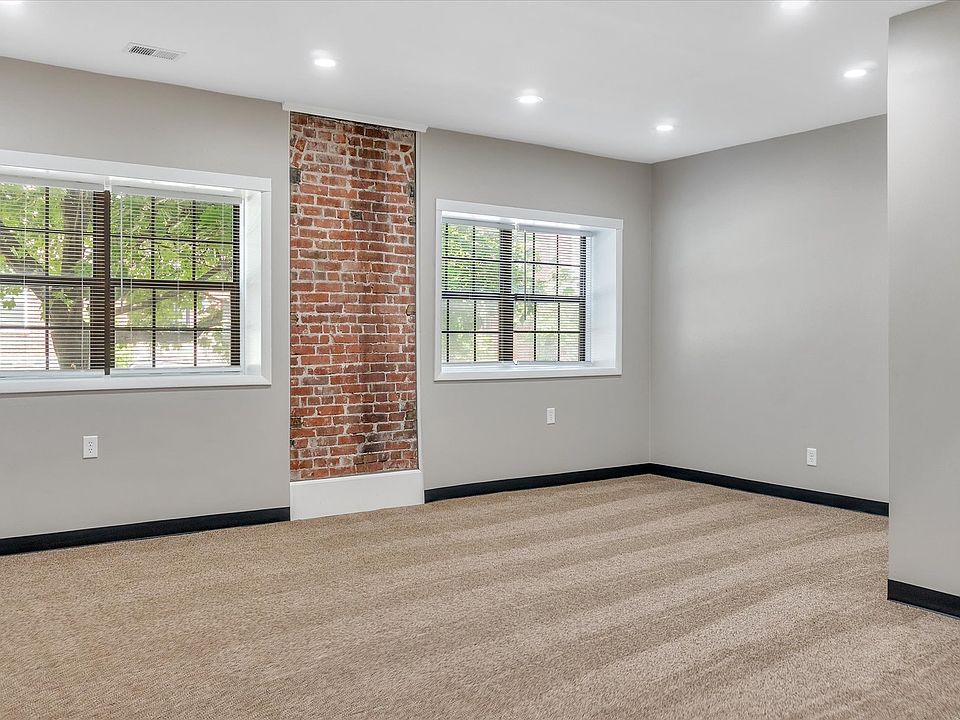 07-2051-N-College-Ave-WindowStill-Real-Estate-Photography-7_07122022