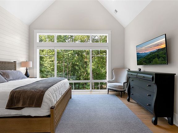 4th image of 105 Mountain Shore Trl