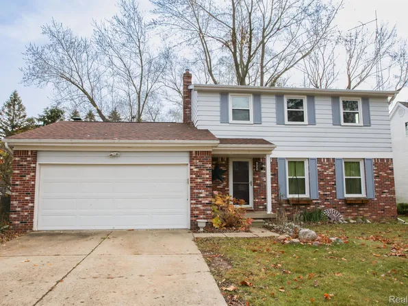 320 Cedarwood Dr, Flushing, MI 48433
