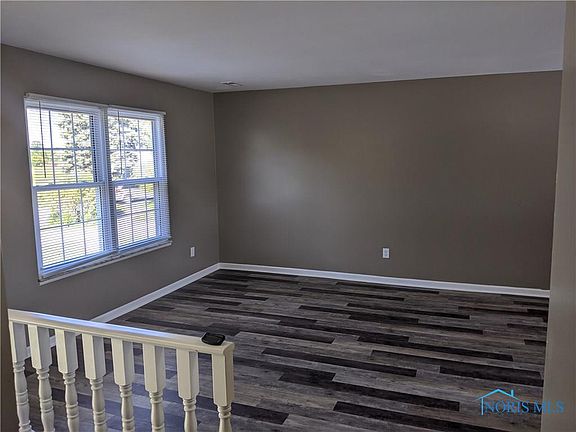 4th image of 3690 Lakepointe Dr