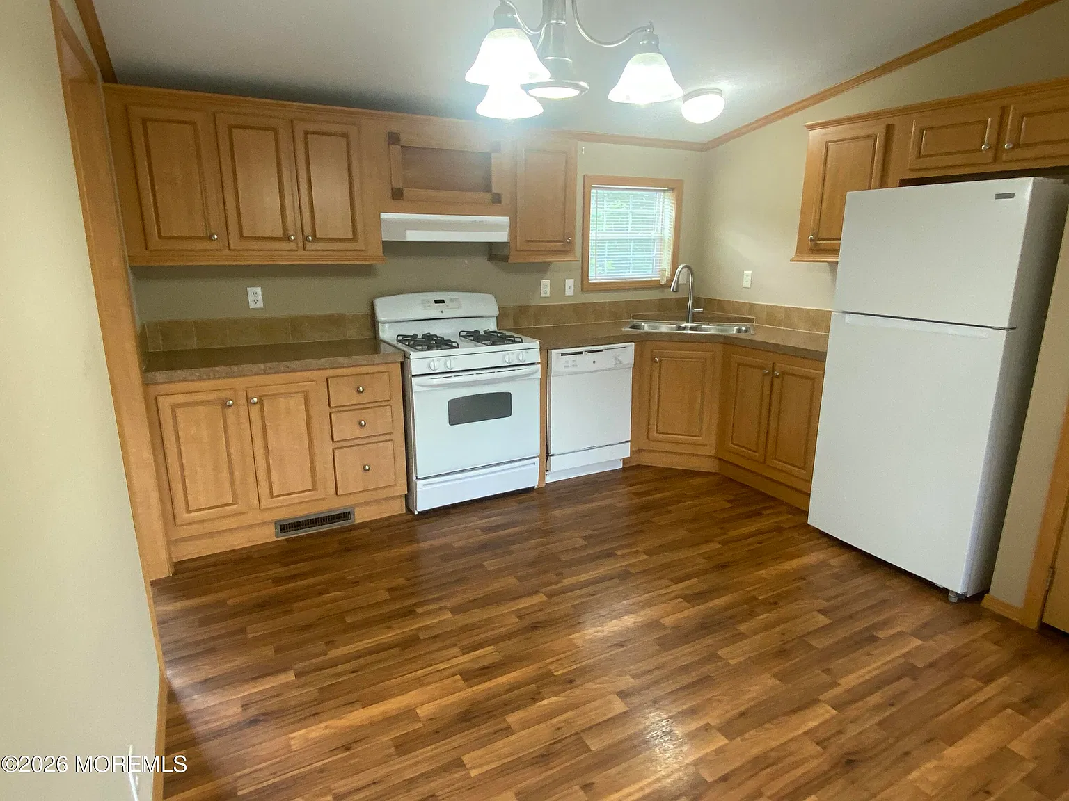 2 bed, $1,900 — Photo 4