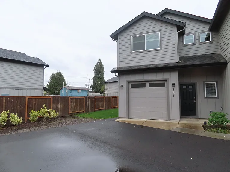 2587 Justine Ln — Photo 1