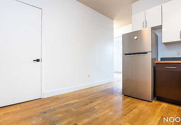 3rd image of 132 Meserole St #1C
