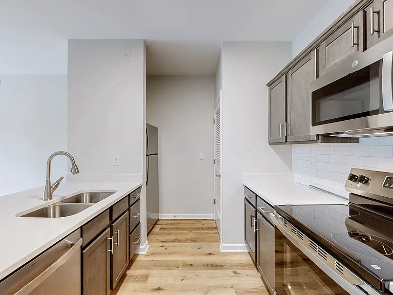 Hurstbourne Pointe — Photo 12
