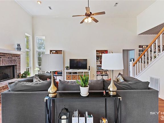 4th image of 2810 N Boxwood Dr
