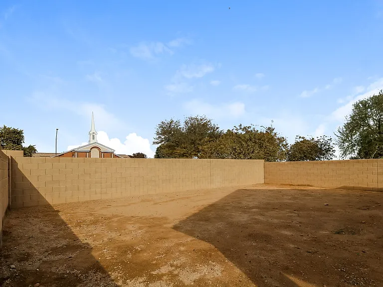 25826 W Pleasant Ln — Photo 15
