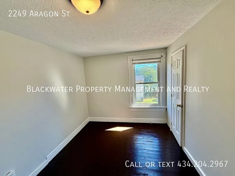 2249 Aragon St — Photo 5
