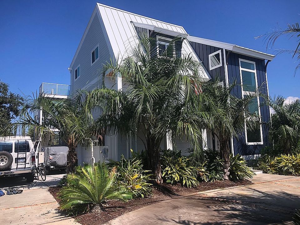 1st image of 229 Sabine Dr