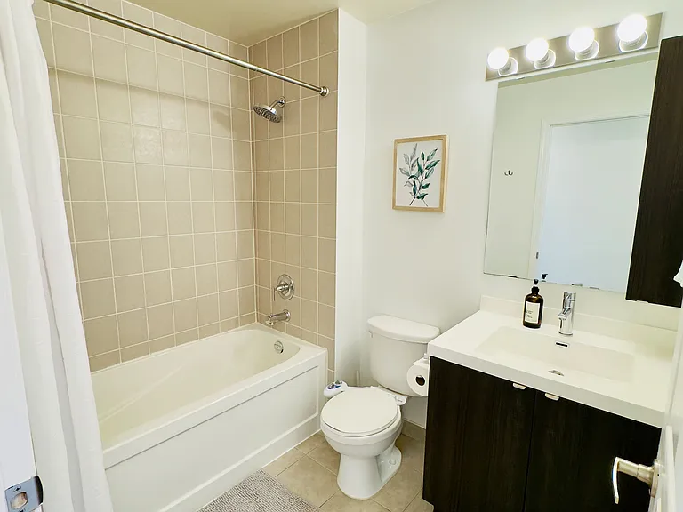 352 Front St W #1007 — Photo 16