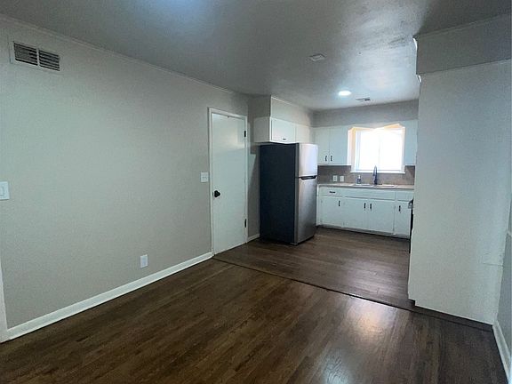 4th image of 410 W Pittsburg Pl