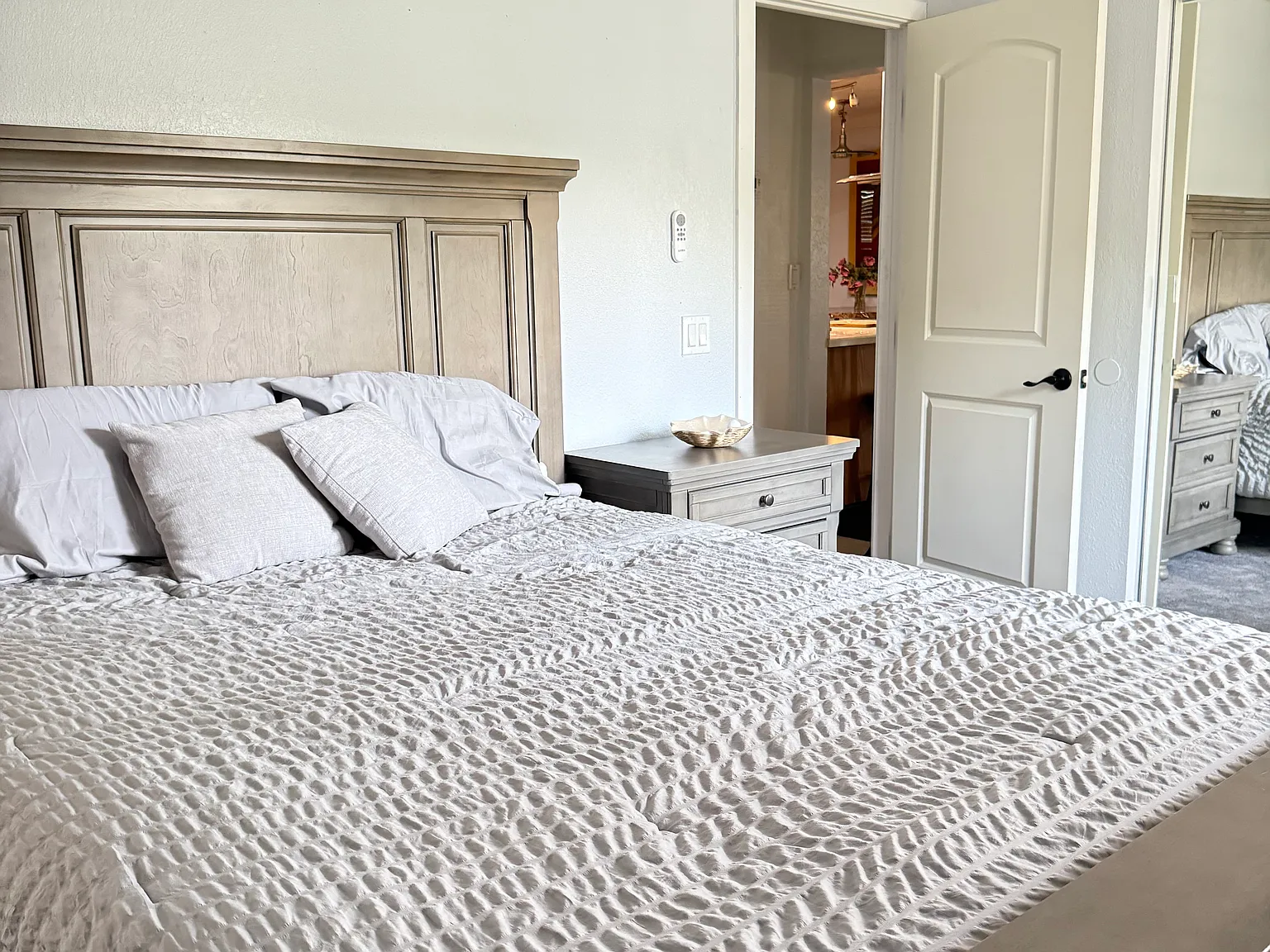 3 bed, $5,200 — Photo 4