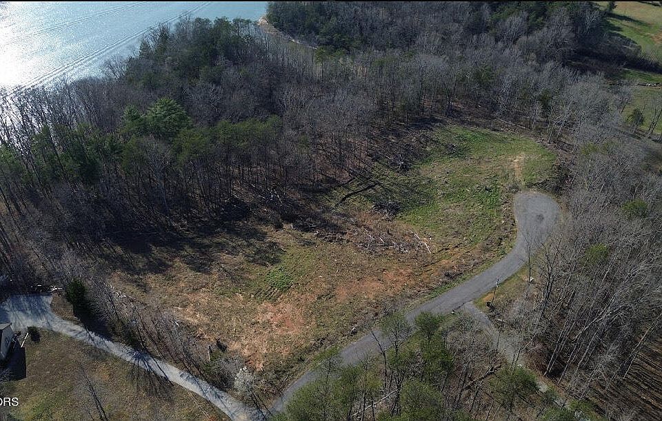 2nd image of Mount Vista Dr