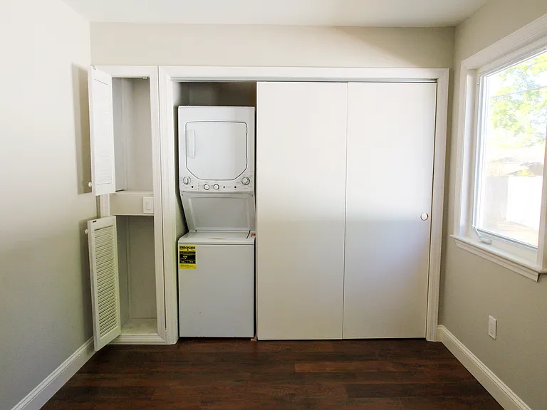 883 Park Ave — Photo 18