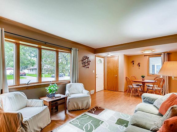 3rd image of 7414 Park Ave