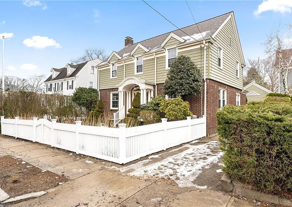 281 Rochambeau Ave, Providence, RI 02906 Zillow