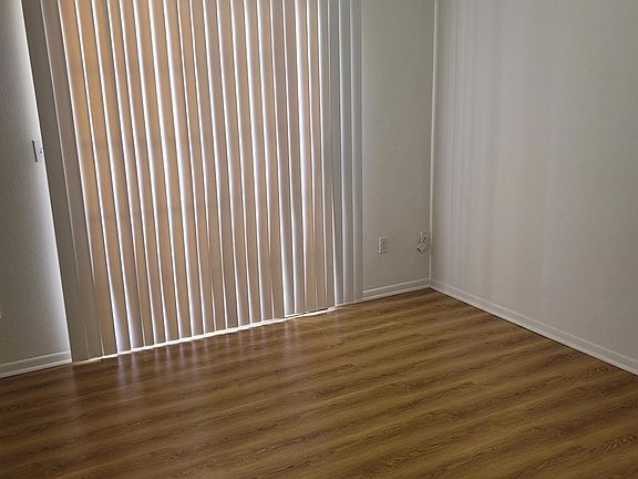 4th image of 234 W Fairview Ave #100