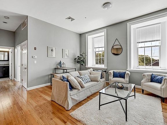 5th image of 672 High St Unit 5