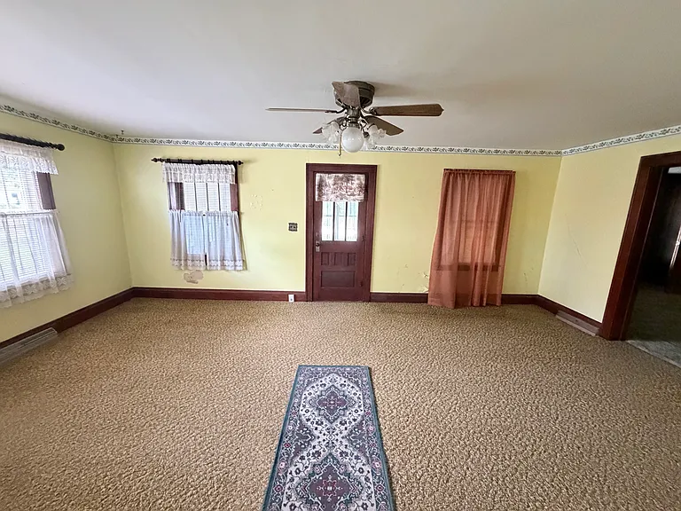 611 Johnson St — Photo 4