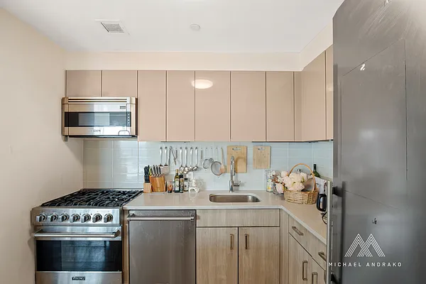 Rented by Cooper & Cooper Real Estate | media 4