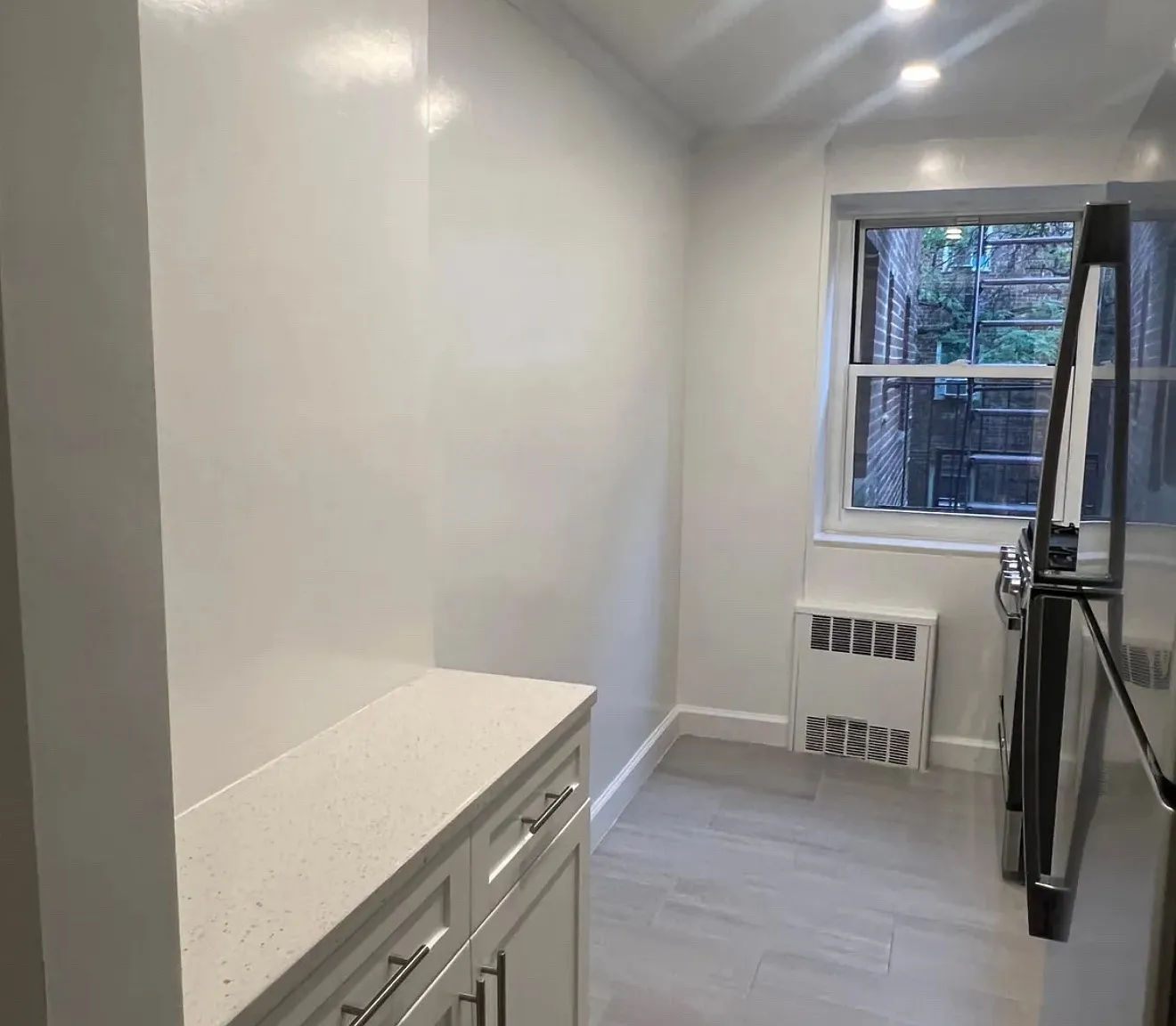 13505 Hoover Ave — Photo 2