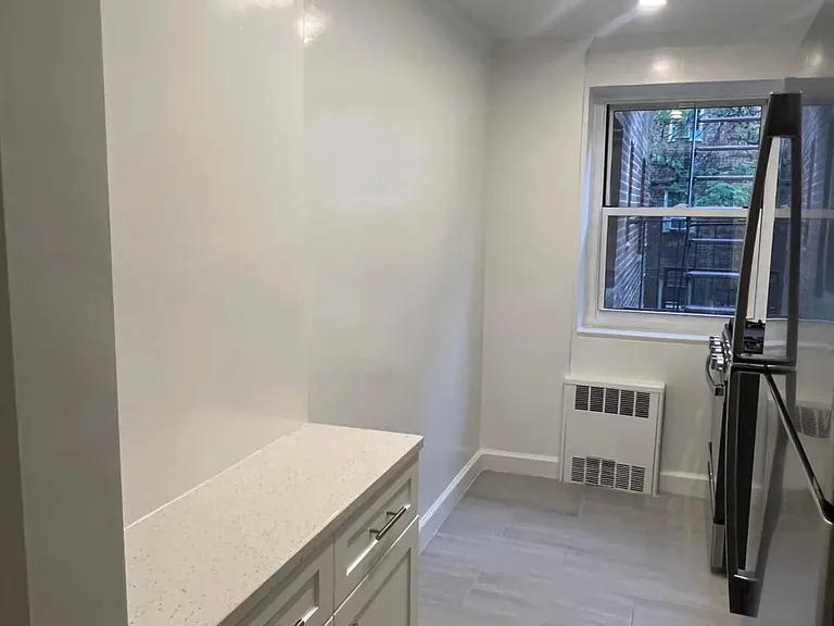 13505 Hoover Ave — Photo 2