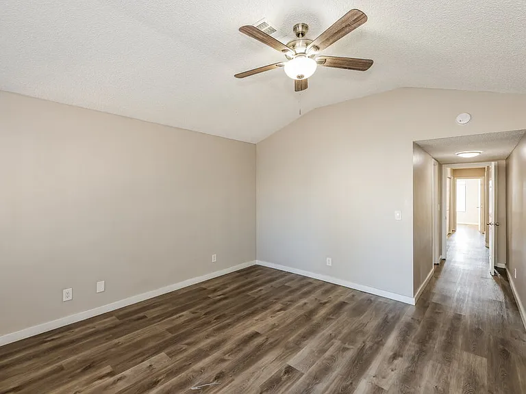 2505 Kilmaron Cir — Photo 12