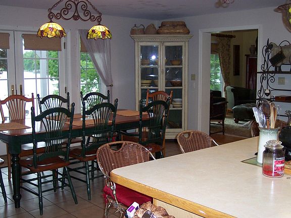 Large Eat-in Kitchen