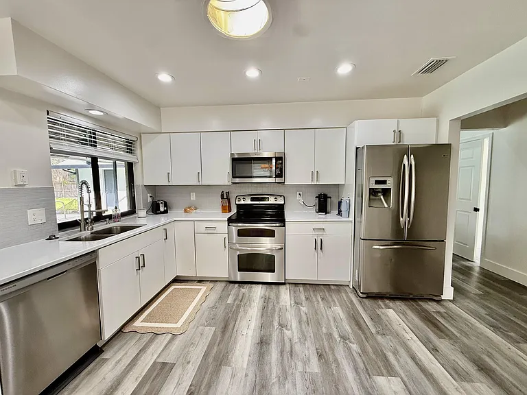325 Knotty Wood Ln — Photo 9