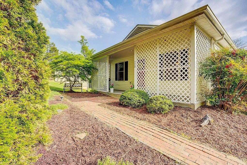 770 Riverland Rd SE — Photo 3