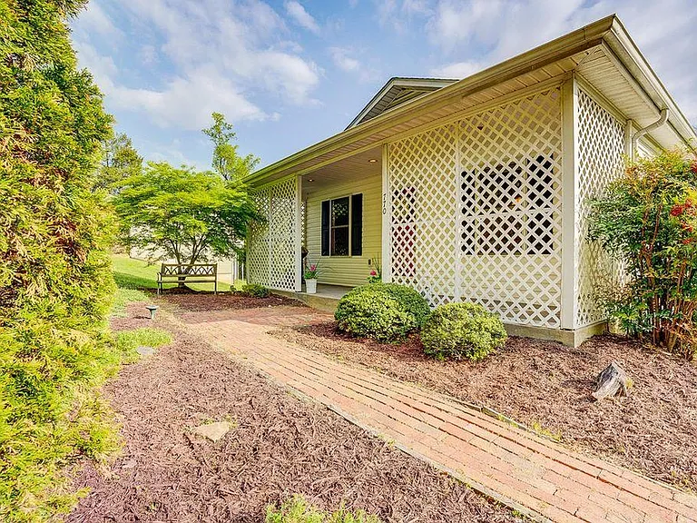 770 Riverland Rd SE — Photo 3