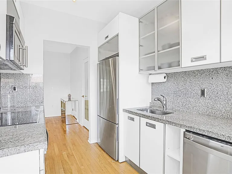 1600 Michigan Ave #6 — Photo 5