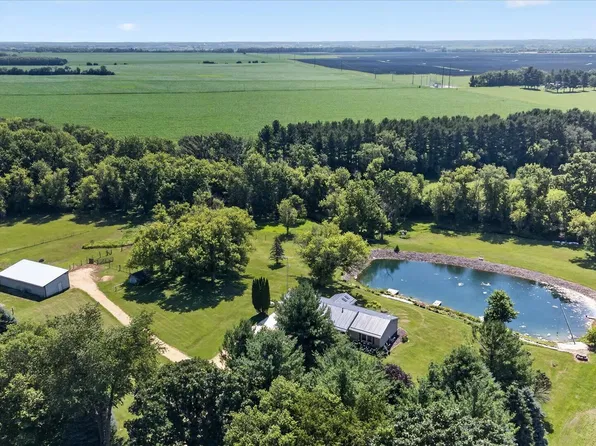 3817 S Carvers Rock Rd, Avalon, WI 53505