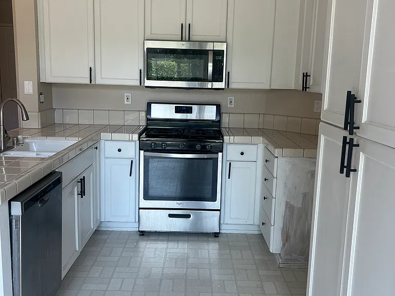 2332 Clapton Way — Photo 5