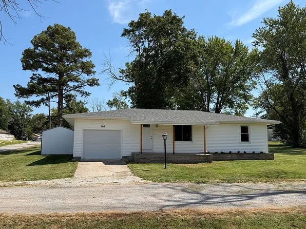 202 Miller St, Tipton, MO 65081
