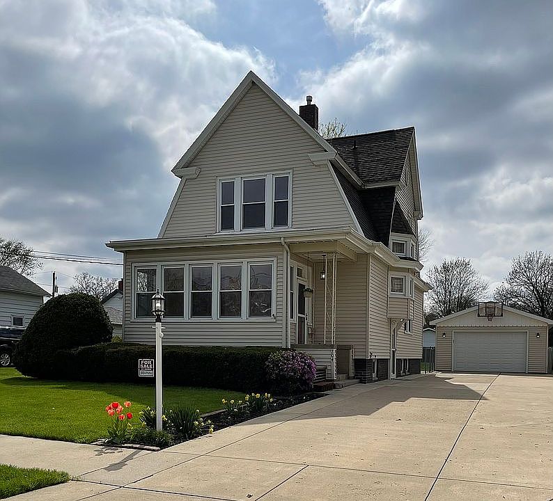 1st image of 704 N Wasson St