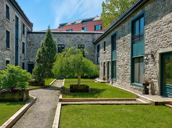 305 Rue De La Cmn #Oth-3, Montreal, QC H2Y 2E1