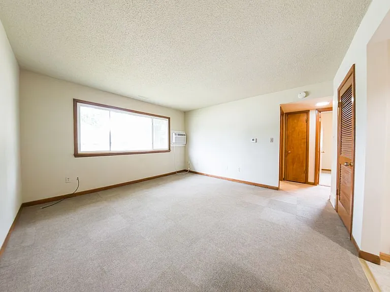 Raceway Park Apartments — Photo 6