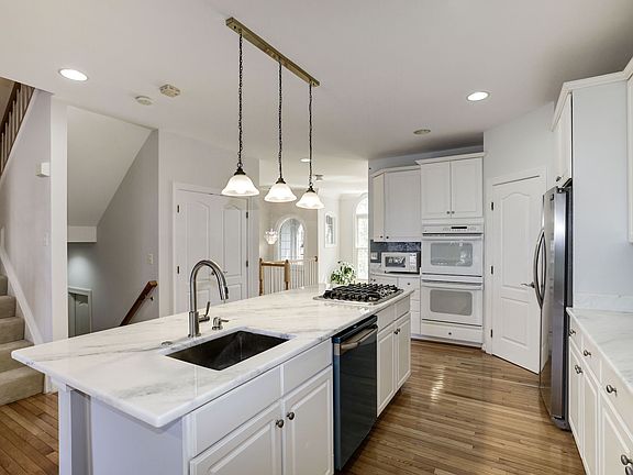 5th image of 3066 McKinnon Way