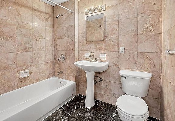 5th image of 229 E 35th St #4
