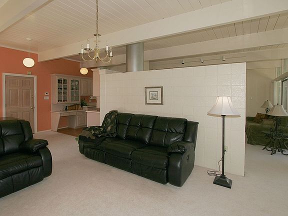 3rd image of 2079 Edgewood Dr