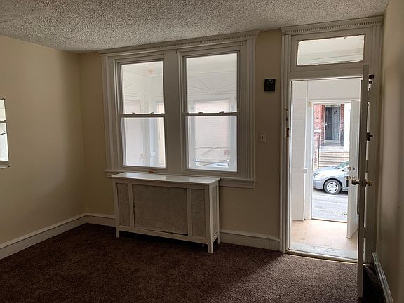3rd image of 862 E Schiller St
