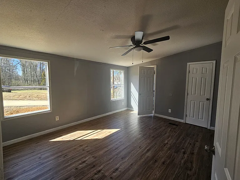 3918 Conley Ln — Photo 7
