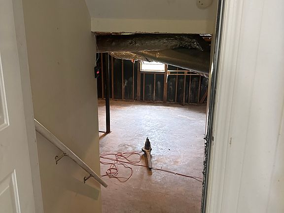 4th image of 513 Martindale Ct