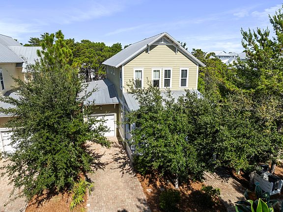 2nd image of 470 Gulfview Cir
